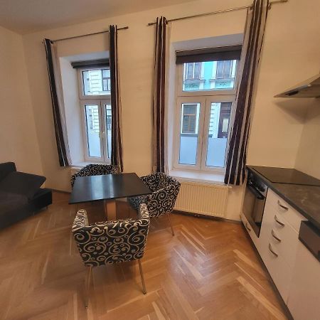 Cozynite Premium Apartment Hundertwasser Vienna Luaran gambar