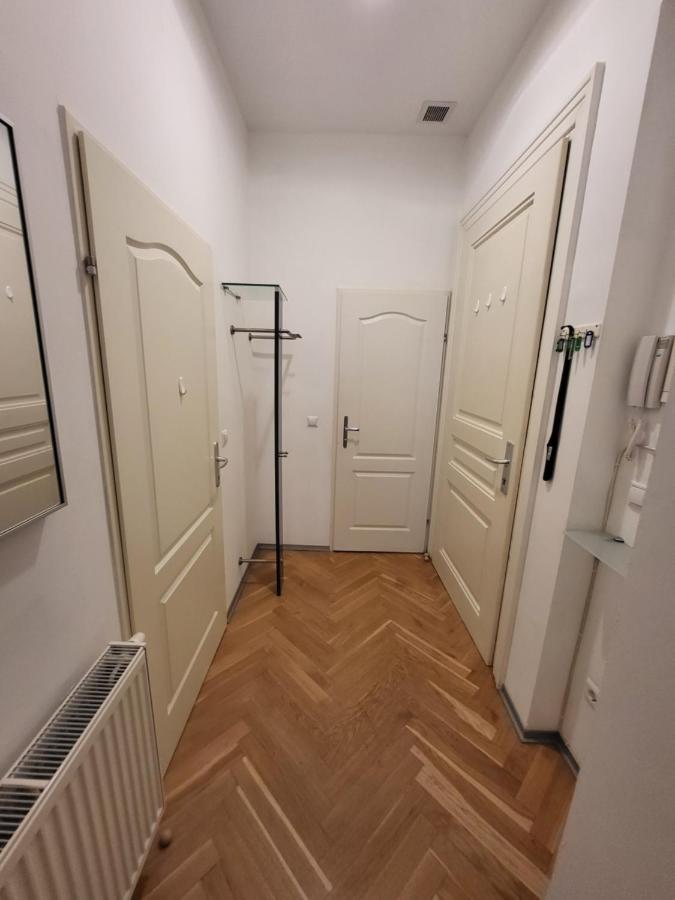 Cozynite Premium Apartment Hundertwasser Vienna Luaran gambar